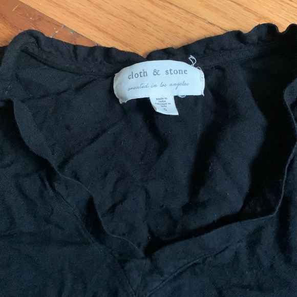 cloth & stone Tops - FREE WITH PURCHASE! Women’s Cloth & Stone V-Neck T-Shirt